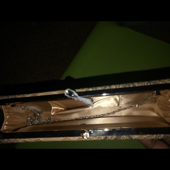 Clutch - Picture 2 of 2